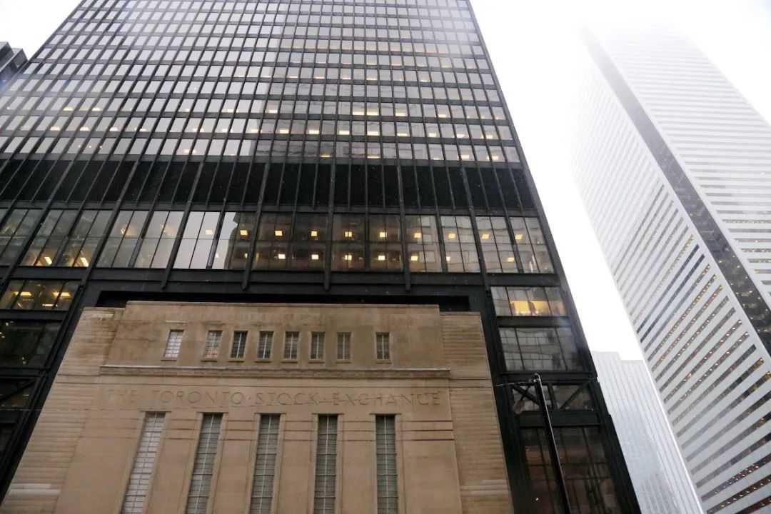 Canada's S&P/TSX Rises 0.35% as Real Estate Leads, Tariff Impact Muted